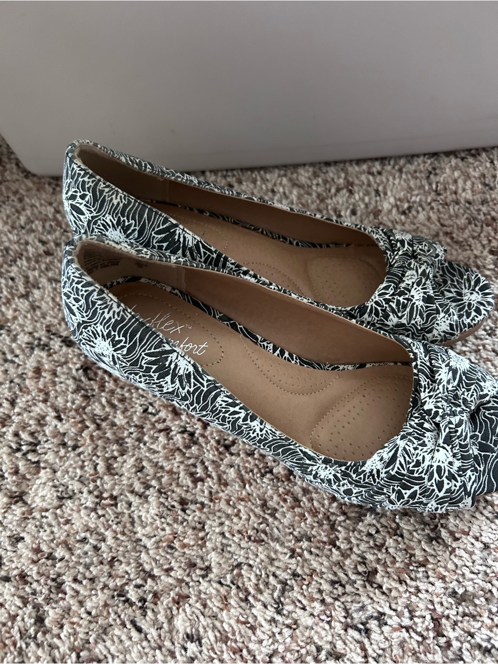 Black & White Floral wedge heels dex flex